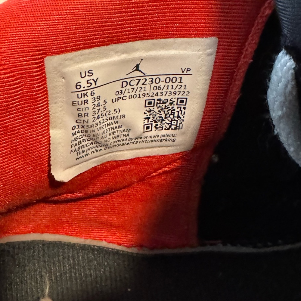 Black and Red Jordan Shoes Boys 6.5Y - Used - Picture 8 of 8